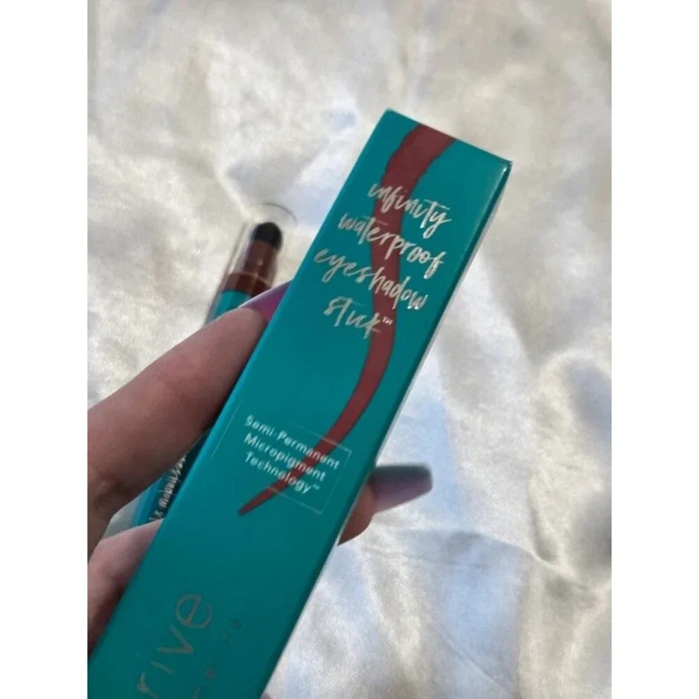 Thrive Infinity Waterproof Eyeshadow Stick - Tai (warm cranberry matte)